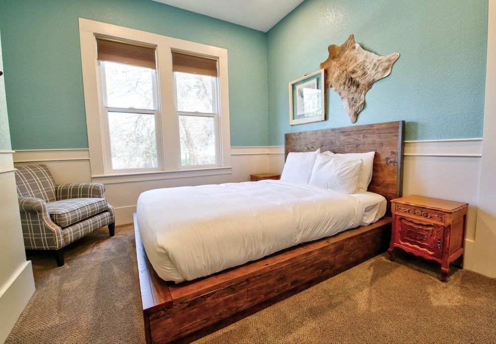 The Groveland Hotel ADA Queen Pet-Friendly