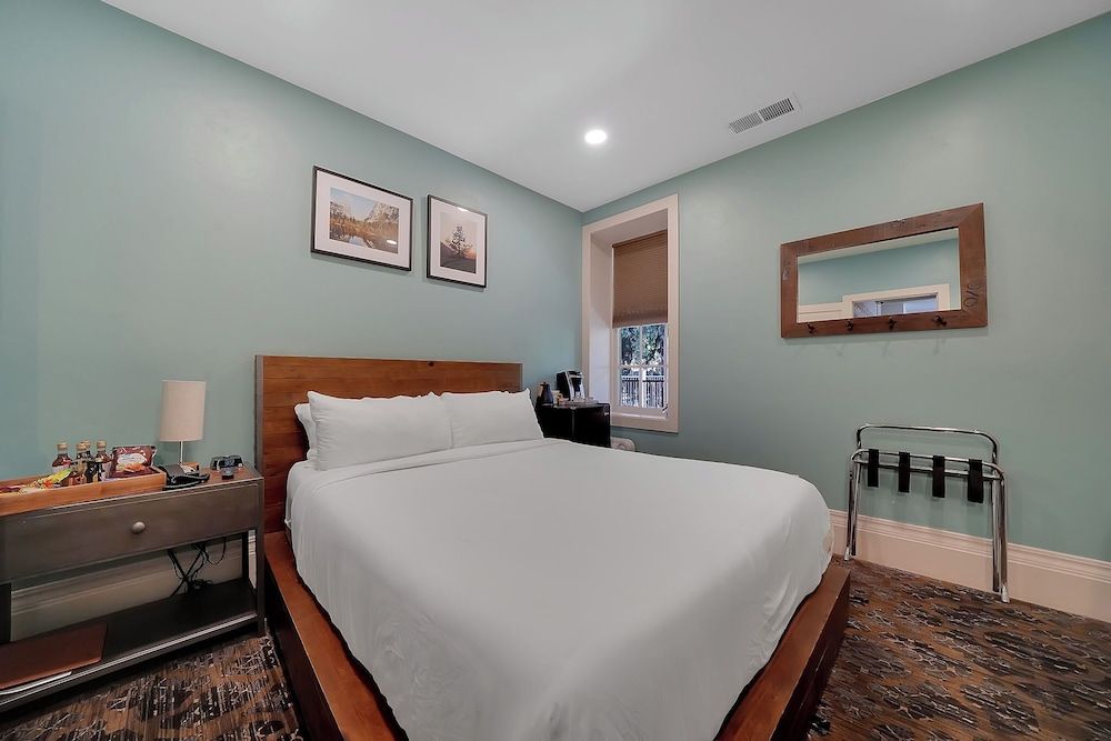 The Groveland Hotel Classic Queen Non-Pet Friendly 6