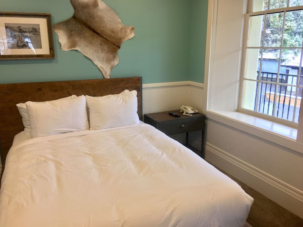 The Groveland Hotel Classic Queen Non-Pet Friendly 9