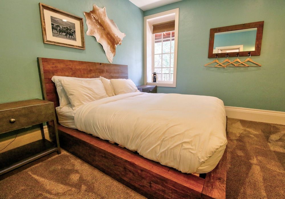 The Groveland Hotel Classic Queen Non-Pet Friendly 2