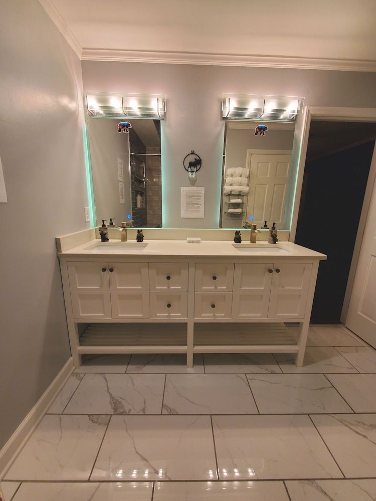 Kernersville Hot Tub Pool Arcade Gym Wifi Coffee House 14