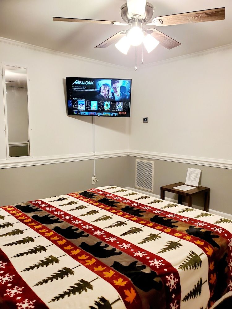 Kernersville Hot Tub Pool Arcade Gym Wifi Coffee House 16