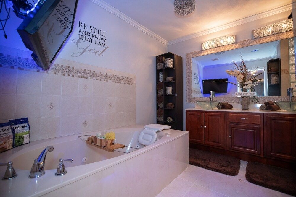 Urban Oasis W/hot Tub, Heated Pool And Private Movie Theater 2 Bedroom Home by RedAwning House, 2 Bedrooms 13