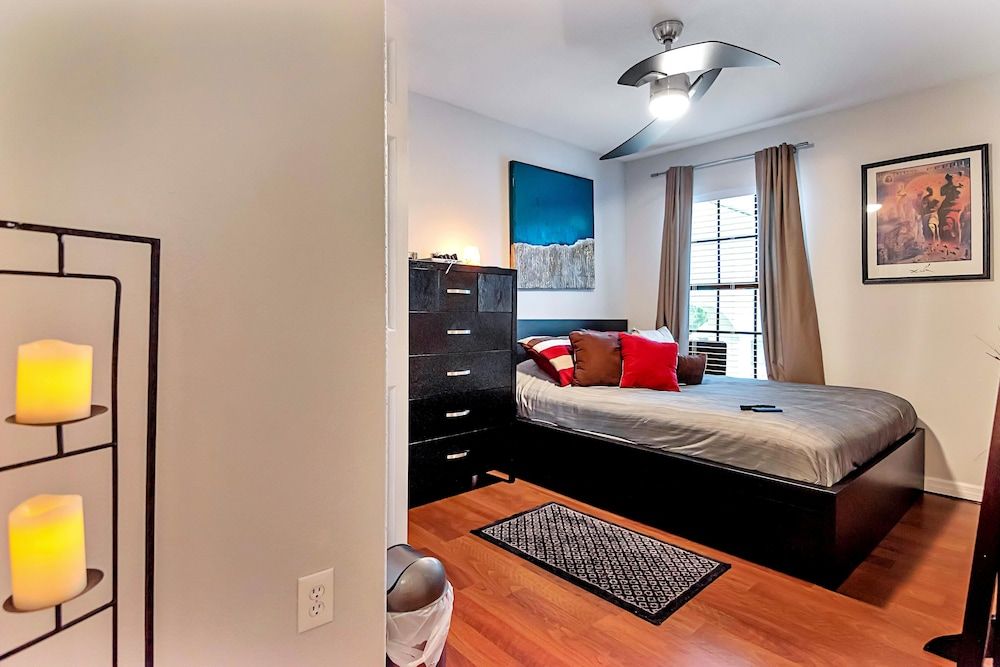 Urban Oasis W/hot Tub, Heated Pool And Private Movie Theater 2 Bedroom Home by RedAwning House, 2 Bedrooms 2