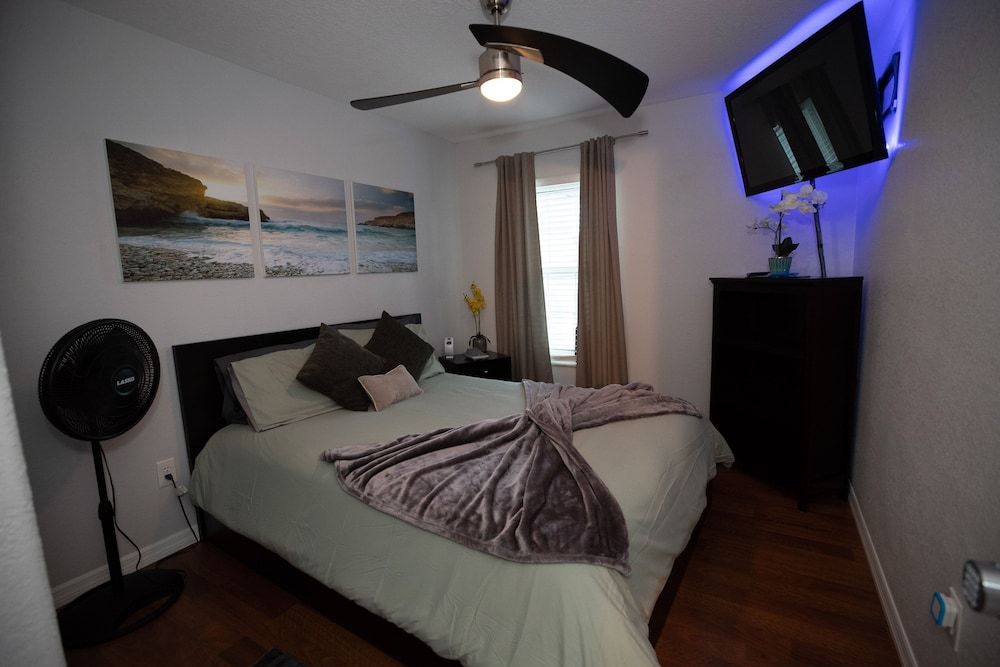 Urban Oasis W/hot Tub, Heated Pool And Private Movie Theater 2 Bedroom Home by RedAwning House, 2 Bedrooms 3