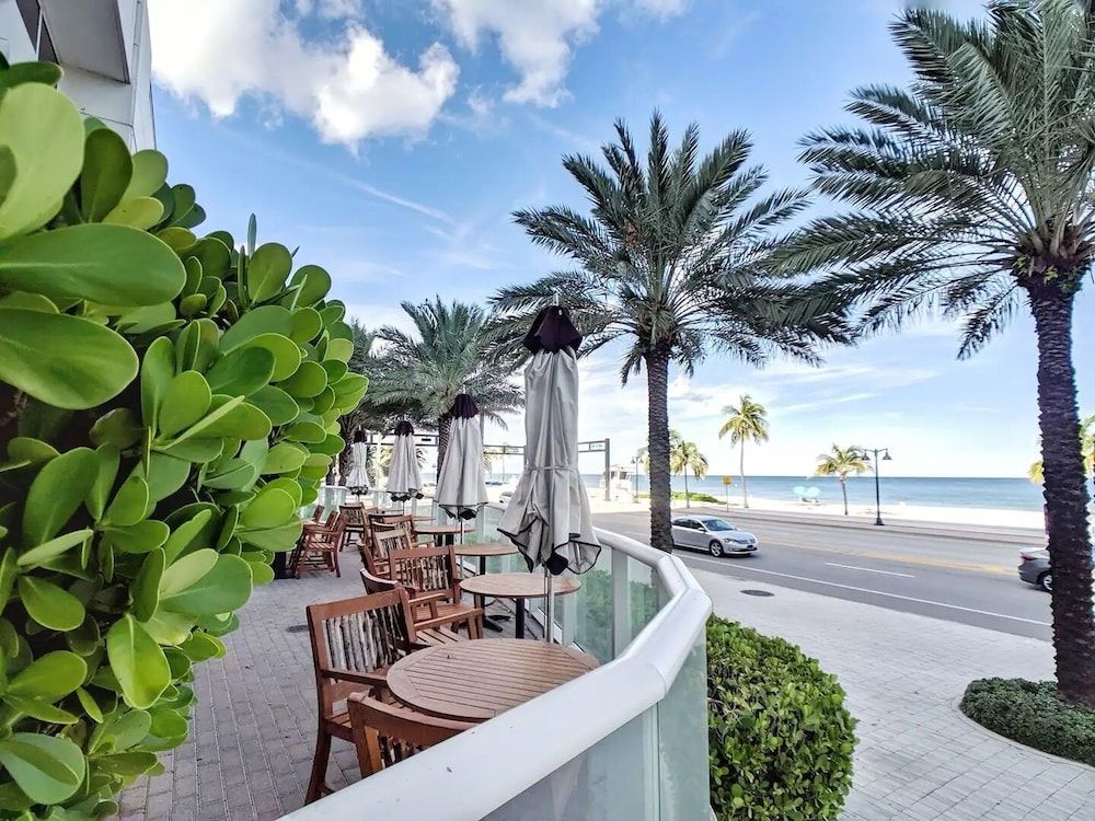 W Residences 2 Bedroom Suite 2 Condo by RedAwning Condo, 2 Bedrooms 33