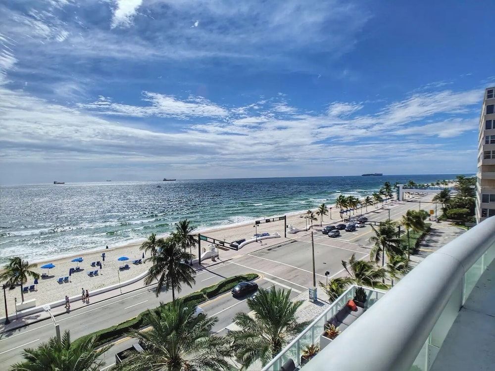 W Residences 2 Bedroom Suite 2 Condo by RedAwning Condo, 2 Bedrooms 35