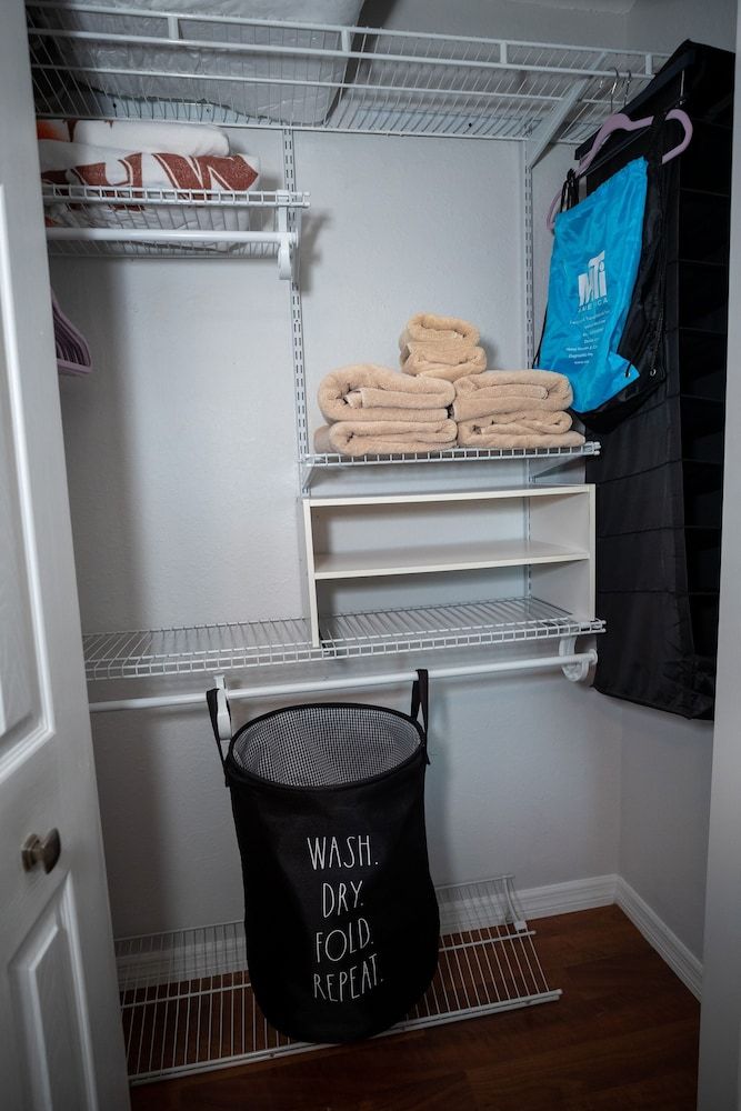 Gorgeous Urban Oasis W/hot Tub, Heated Pool And Private Movie Theater 3 Bedroom Home by RedAwning House, 3 Bedrooms 16