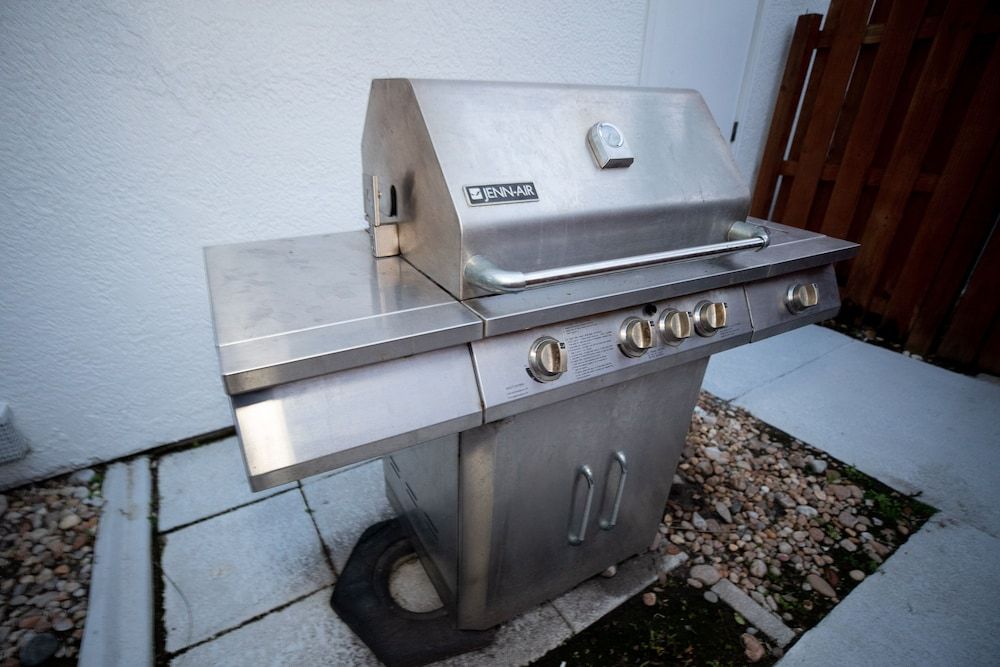 Gorgeous Urban Oasis W/hot Tub, Heated Pool And Private Movie Theater 3 Bedroom Home by RedAwning House, 3 Bedrooms 66