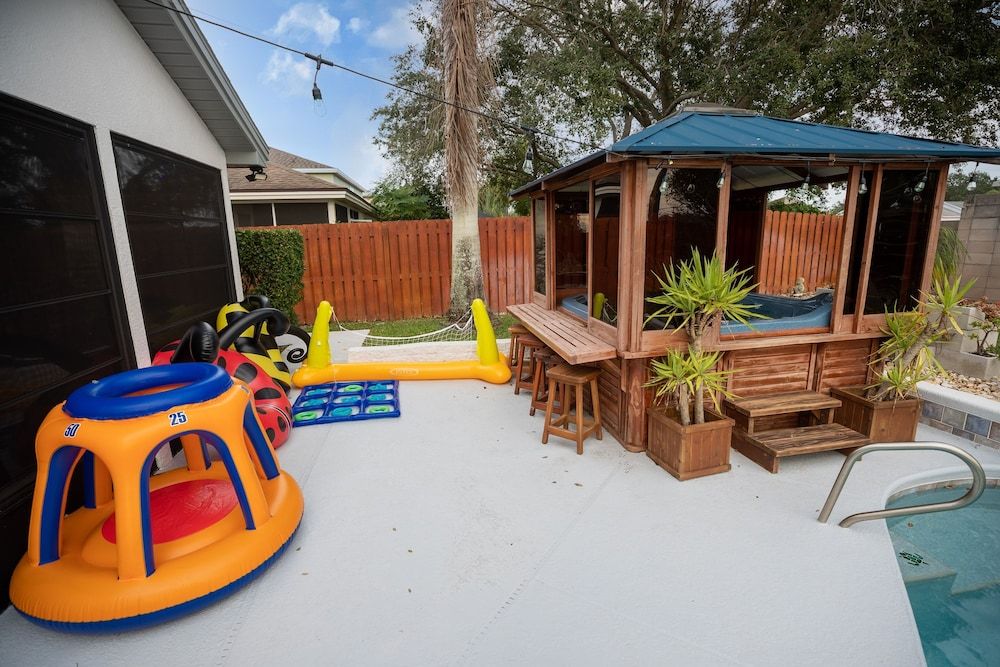 Gorgeous Urban Oasis W/hot Tub, Heated Pool And Private Movie Theater 3 Bedroom Home by RedAwning House, 3 Bedrooms 51