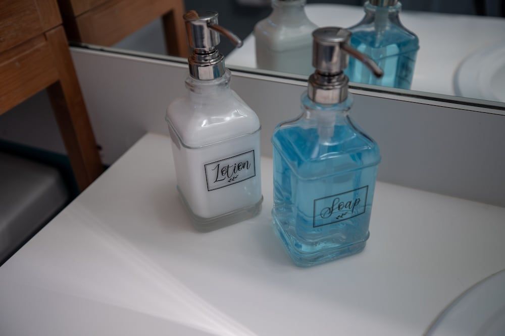 Gorgeous Urban Oasis W/hot Tub, Heated Pool And Private Movie Theater 3 Bedroom Home by RedAwning House, 3 Bedrooms 27