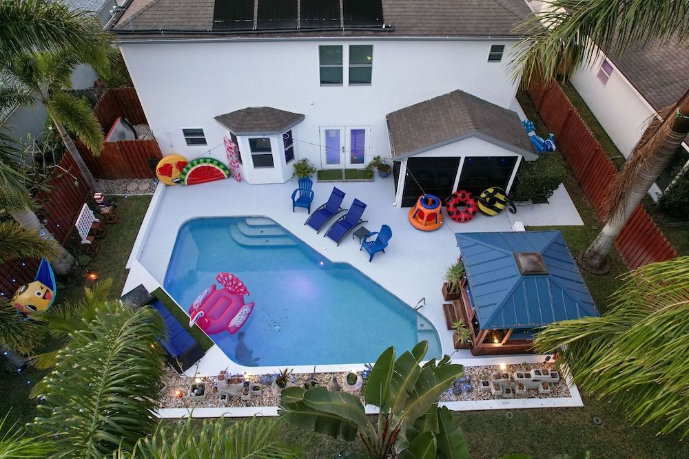Gorgeous Urban Oasis W/hot Tub, Heated Pool And Private Movie Theater 3 Bedroom Home by RedAwning House, 3 Bedrooms 44