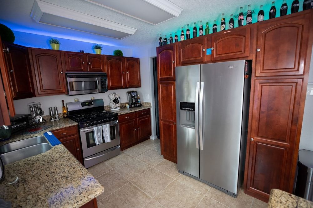 Gorgeous Urban Oasis W/hot Tub, Heated Pool And Private Movie Theater 3 Bedroom Home by RedAwning House, 3 Bedrooms 15