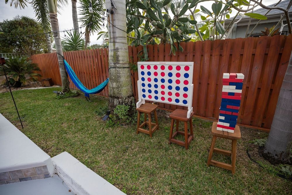 Gorgeous Urban Oasis W/hot Tub, Heated Pool And Private Movie Theater 3 Bedroom Home by RedAwning House, 3 Bedrooms 23