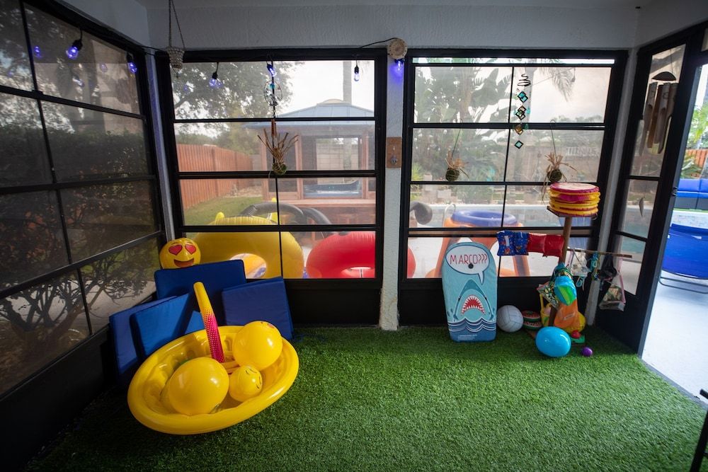 Gorgeous Urban Oasis W/hot Tub, Heated Pool And Private Movie Theater 3 Bedroom Home by RedAwning House, 3 Bedrooms 54