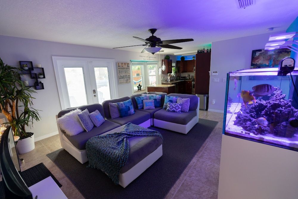 Gorgeous Urban Oasis W/hot Tub, Heated Pool And Private Movie Theater 3 Bedroom Home by RedAwning House, 3 Bedrooms 21