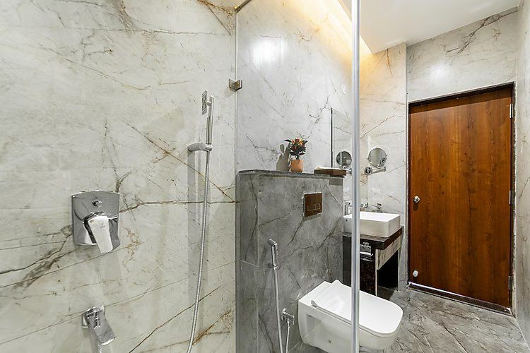 Hotel Pinnacle Deluxe King Room 4