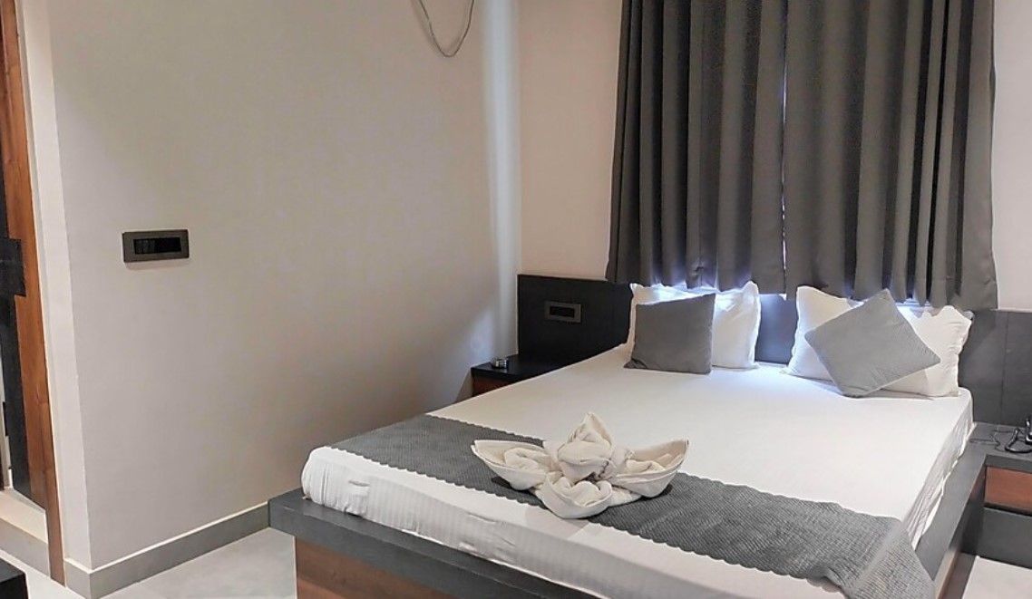 HOTEL P.R.Y STAY STATION Corporate Room (Best for Double occupancy)