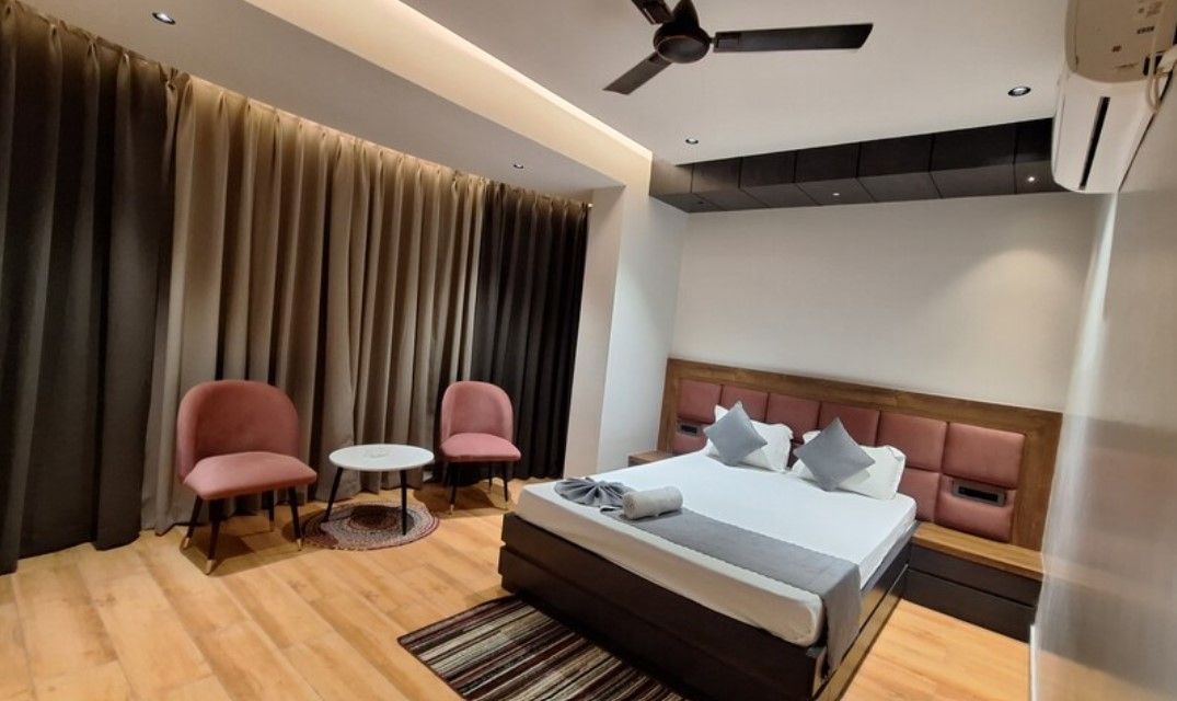 Club Room (with city View)