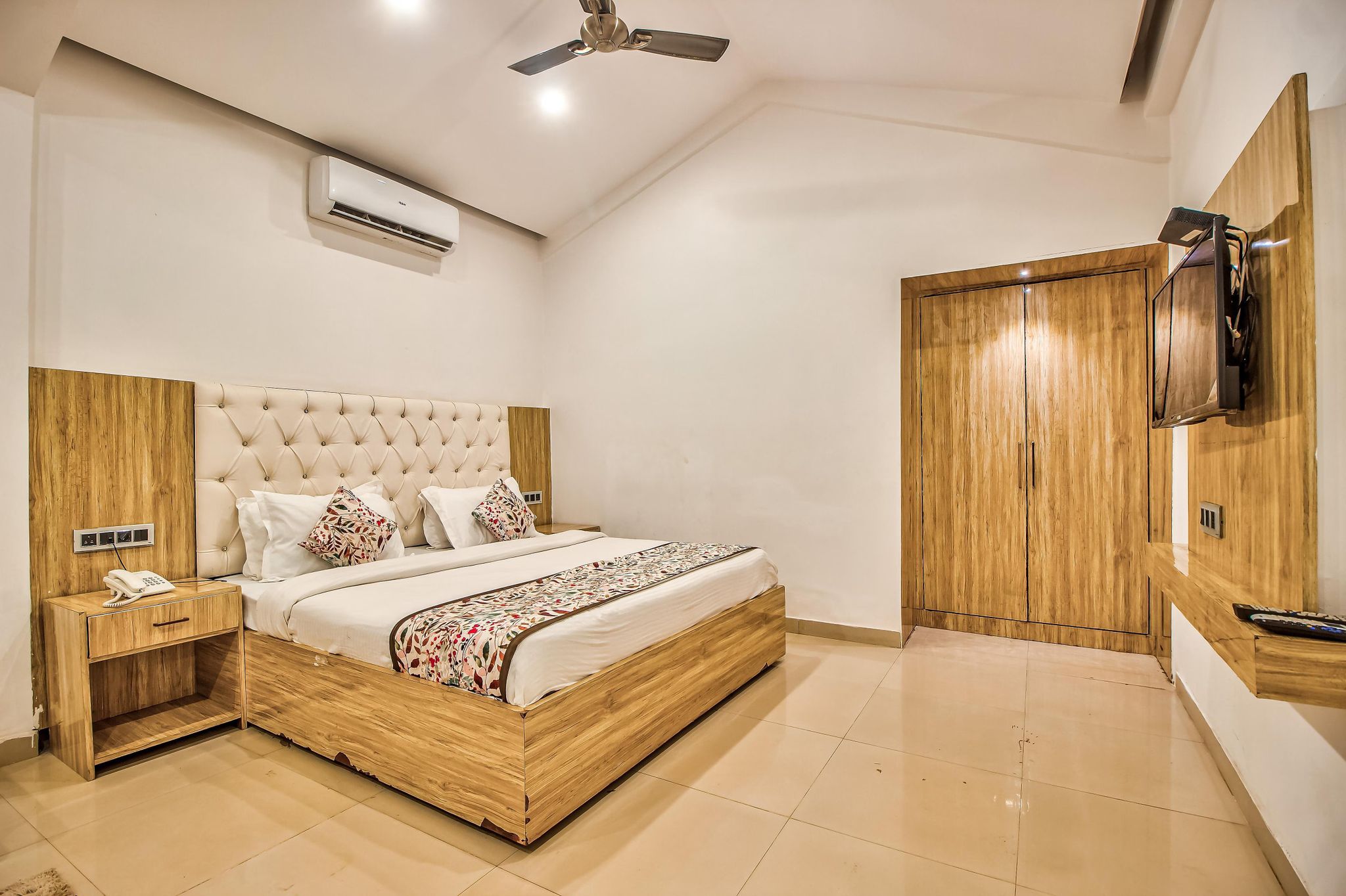 The Victoria Super Deluxe Room