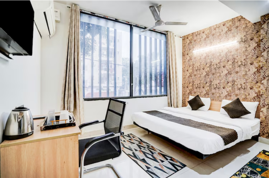 DELUXE ROOM