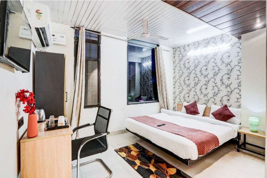 DELUXE ROOM