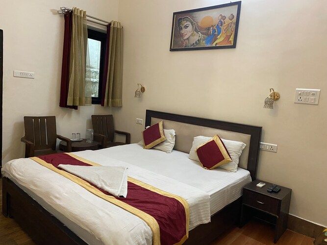 Hotel Vacation SuperDeluxe queen Bedroom 3