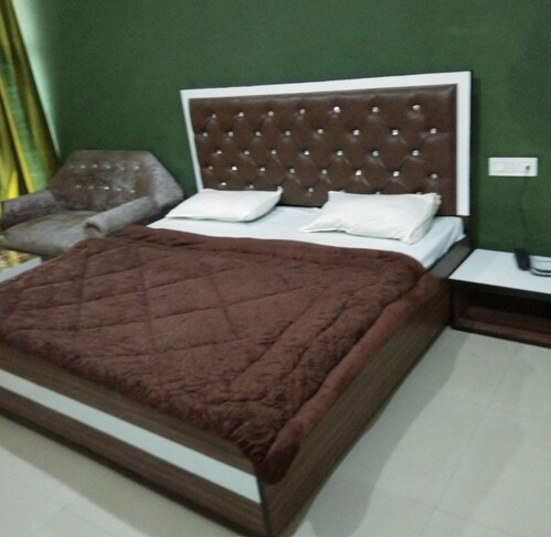 Hotel Kings Deluxe Room 3