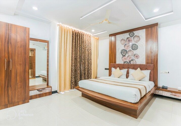 Hotel Lakhan Super Deluxe