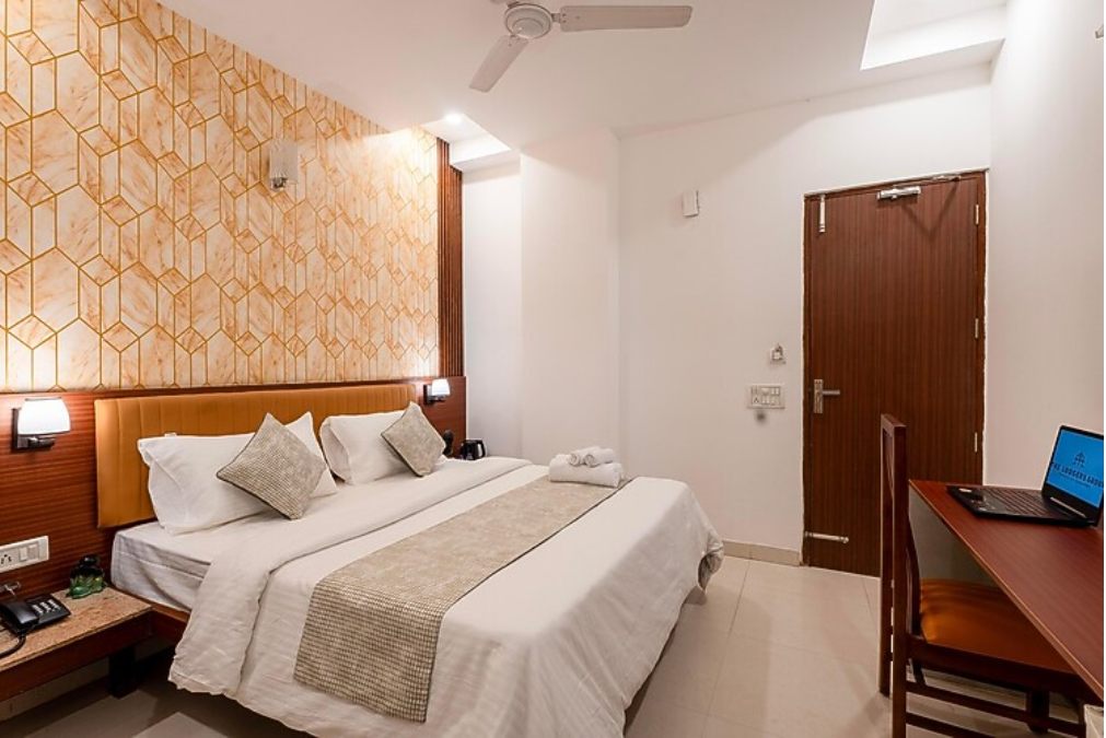 Deluxe Studio Apartment with Balcony