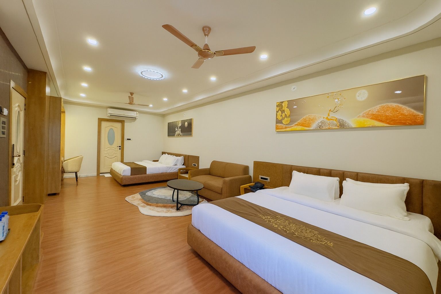 Royale Imperial Suite