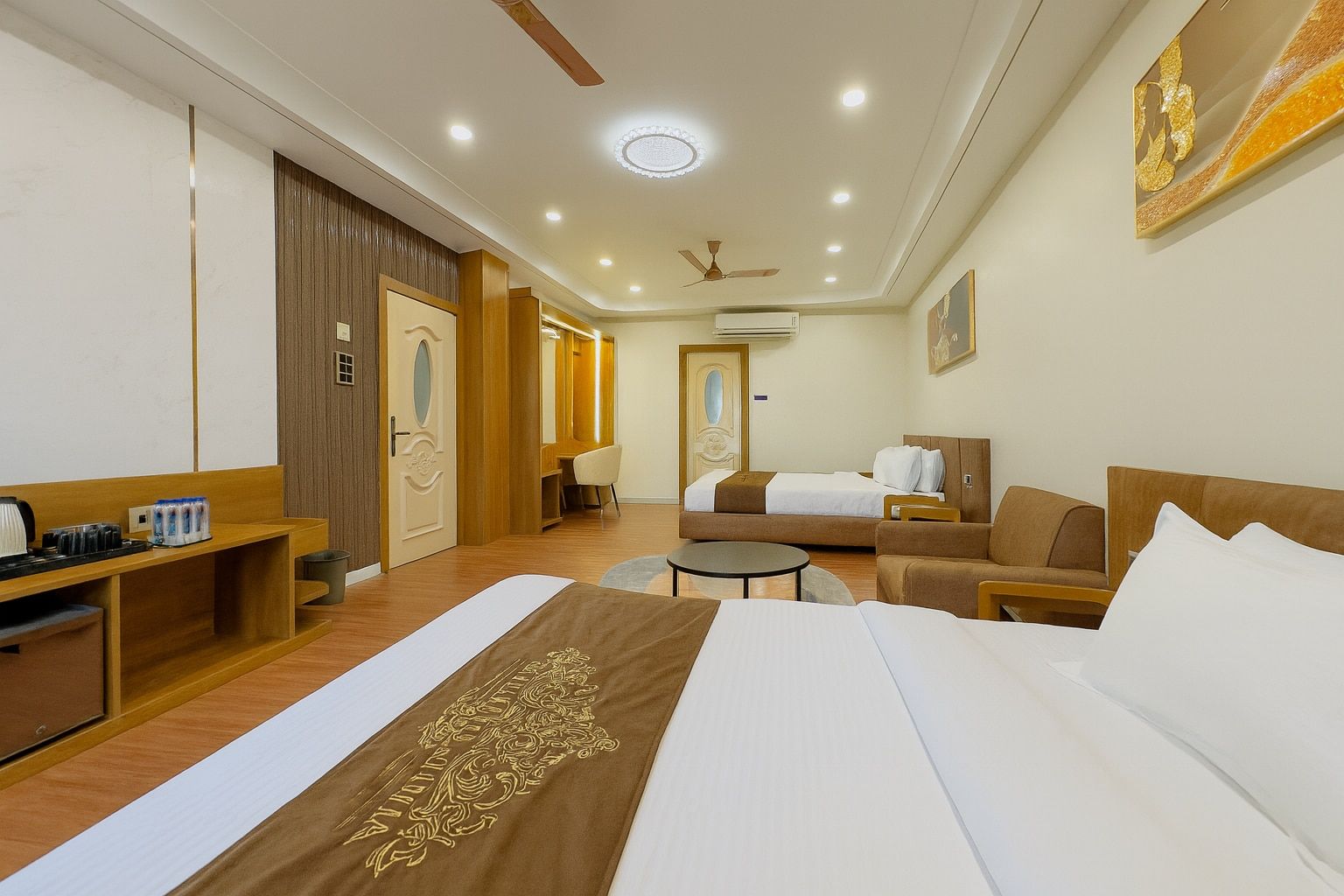 Royale Imperial Suite