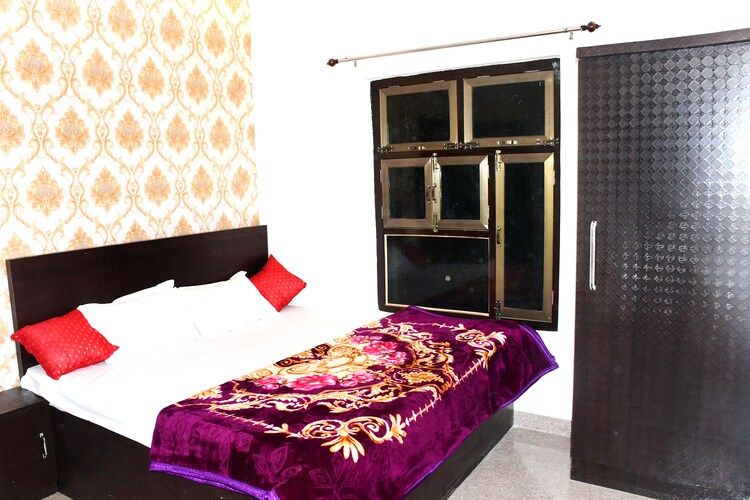 Hotel Aashirwad Palace Executive Room 5