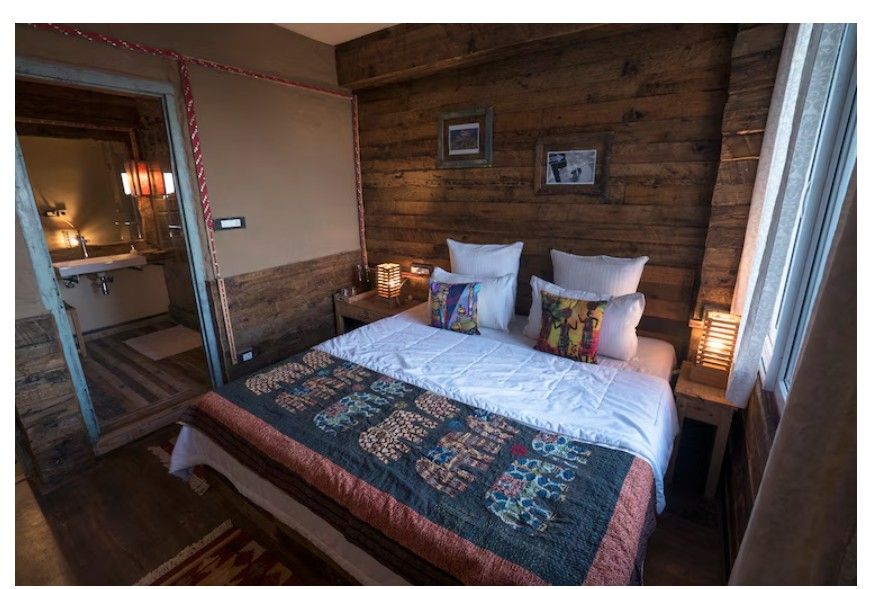 Two Room unit Khaddus Den