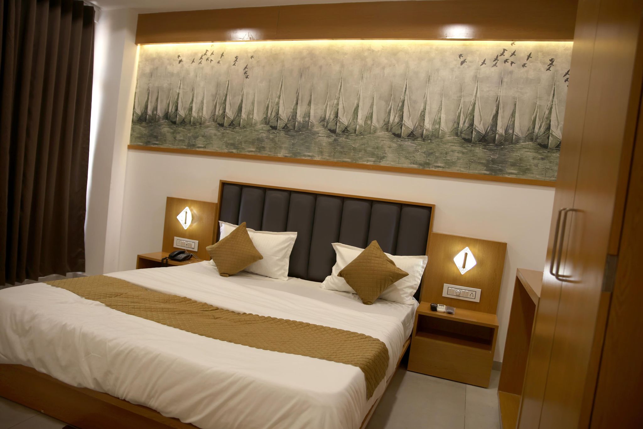 Deluxe Double Bed AC Room