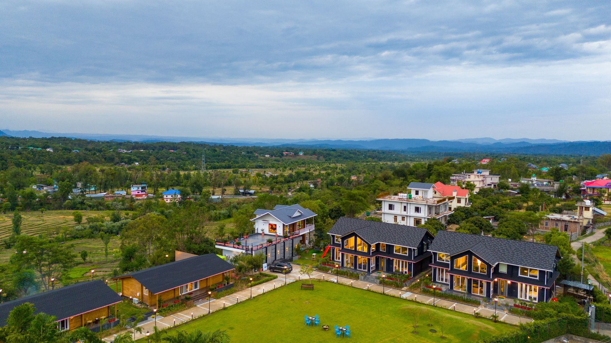 ELIVAAS Esh Cottage Birch - 4BHK with Pool