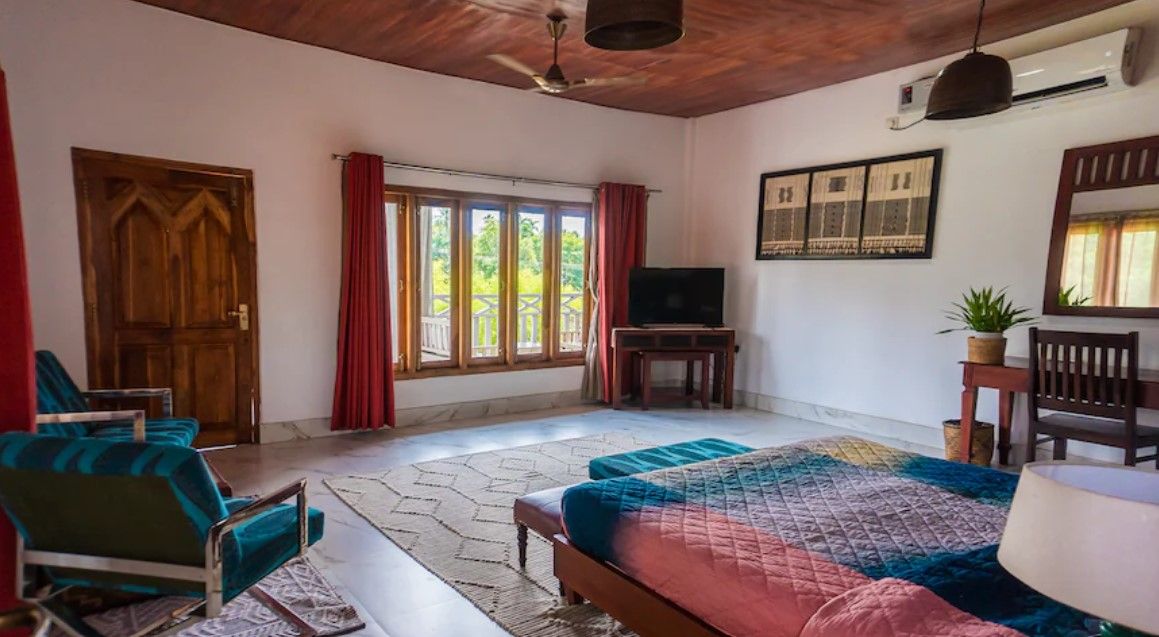 Iliah Ki Double Room with Lake View 3