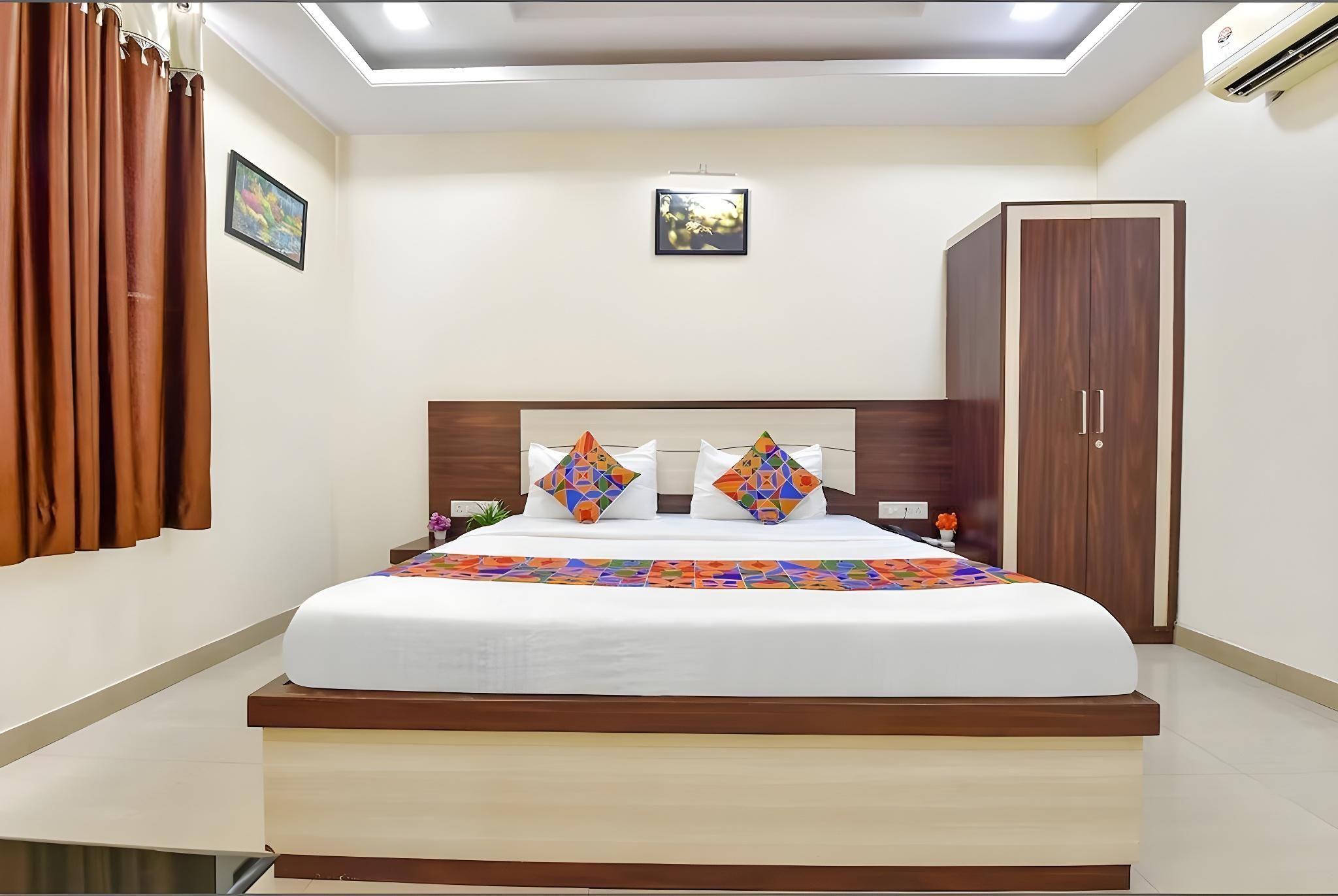 Hotel Gulab Vatika Deluxe Room 5