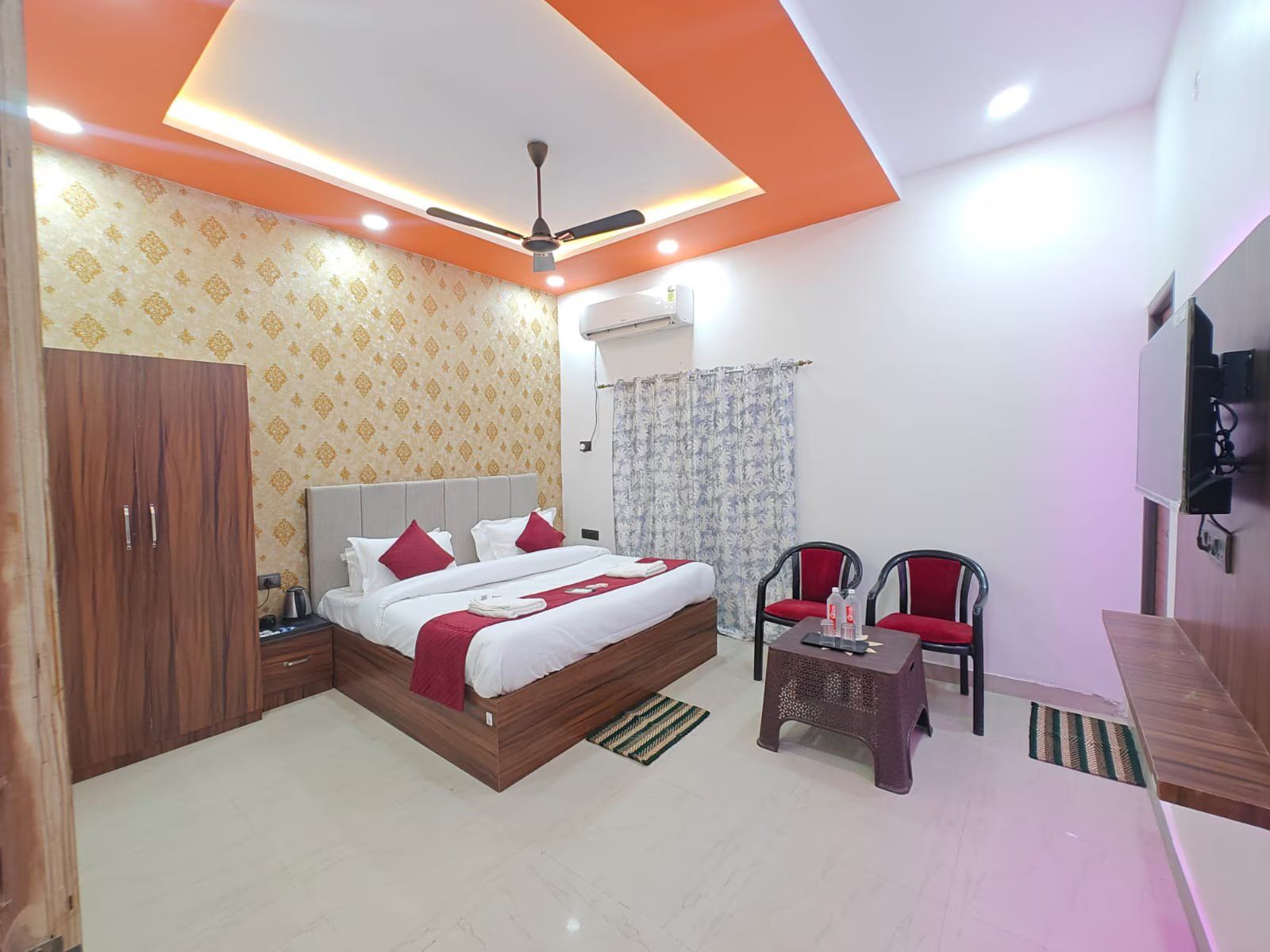 Deluxe Family Room with Air Conditioning