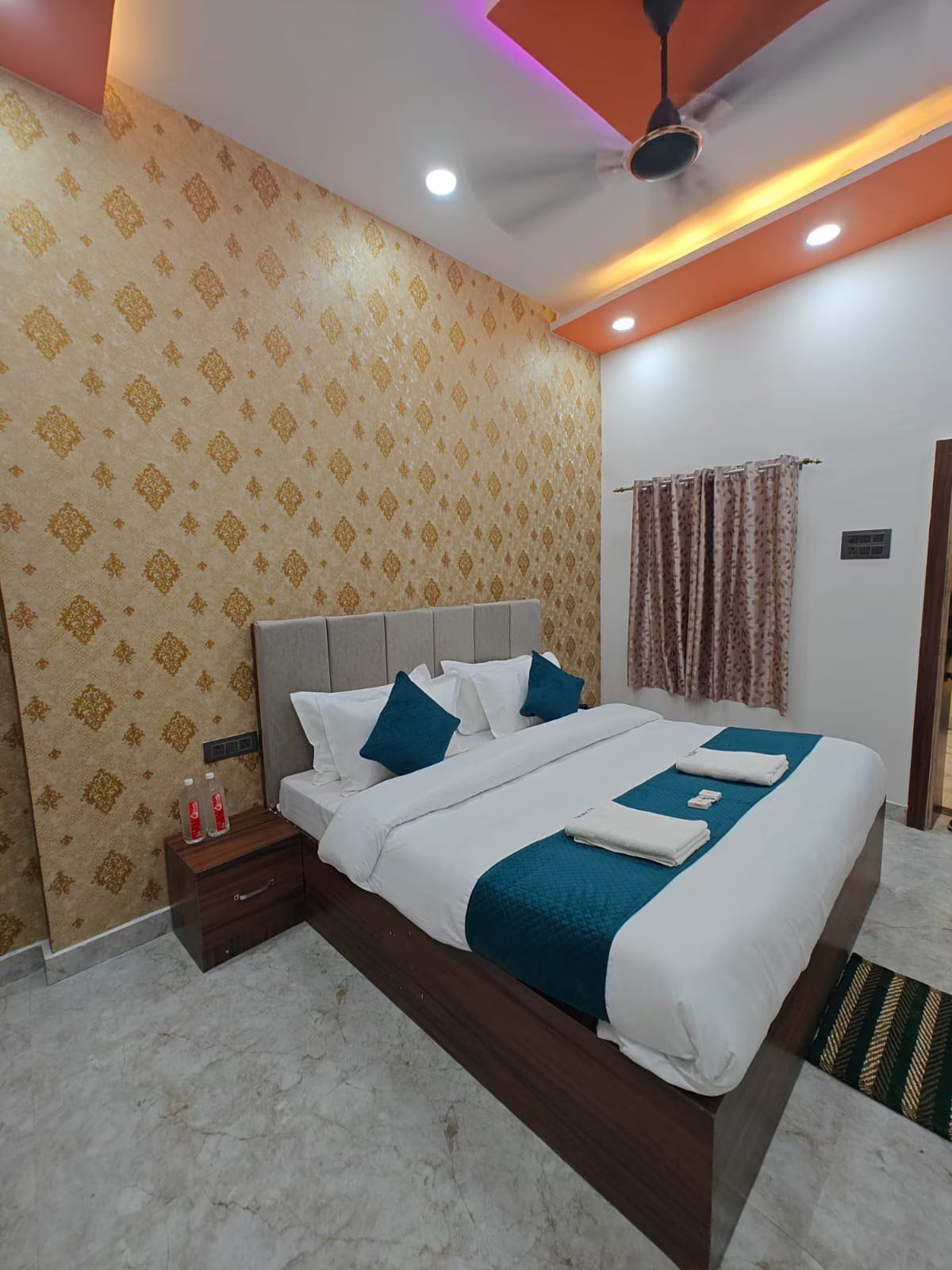 Hotel The R L Palace by Ramansh Deluxe Ac Room With Free Wi-fi 2