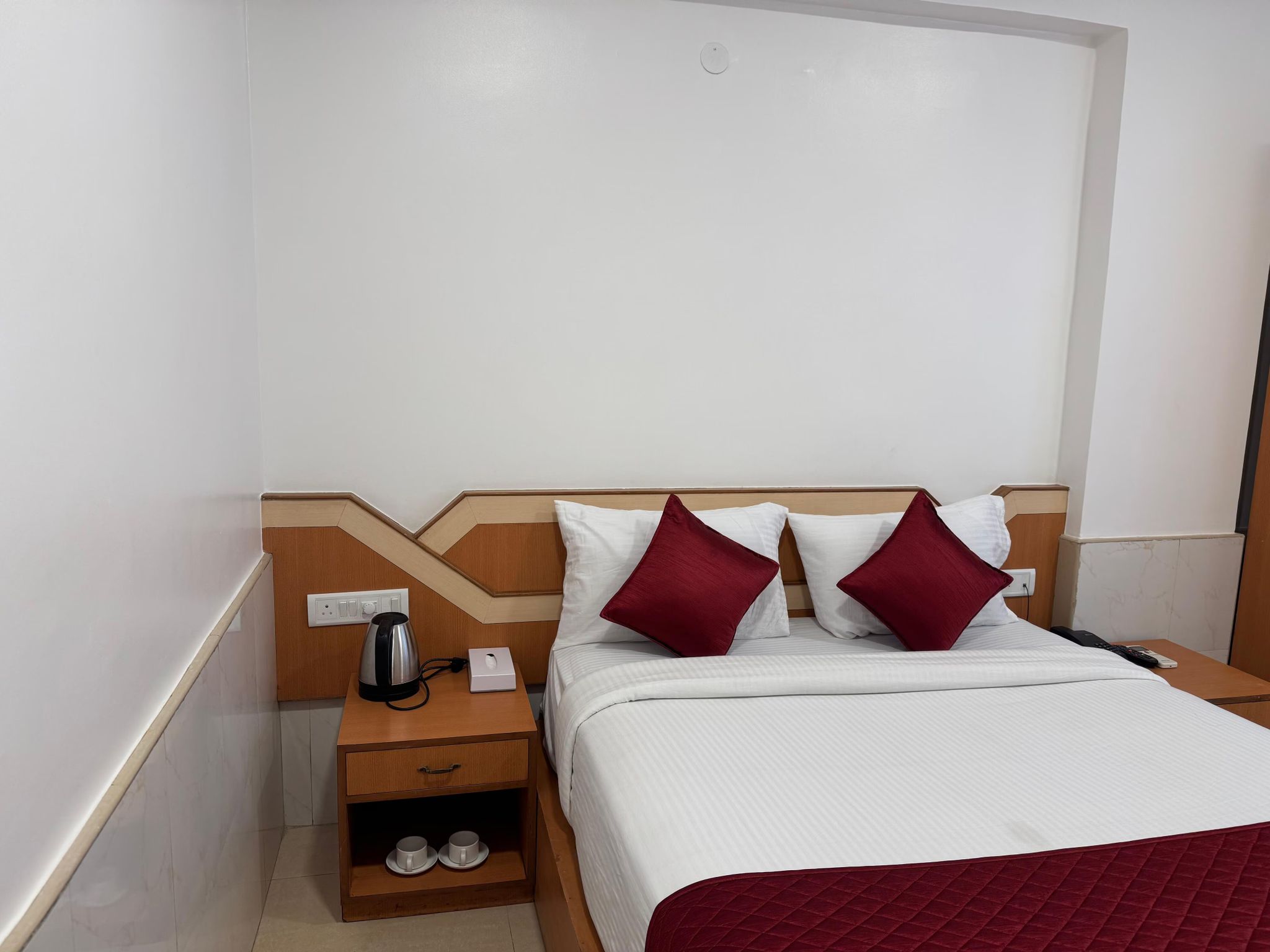 SRI NIDHI HOTEL Double Bed Room Non AC 5