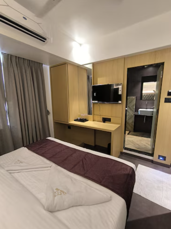 Golden Oasis Rooms & Suites Deluxe Double Room 3