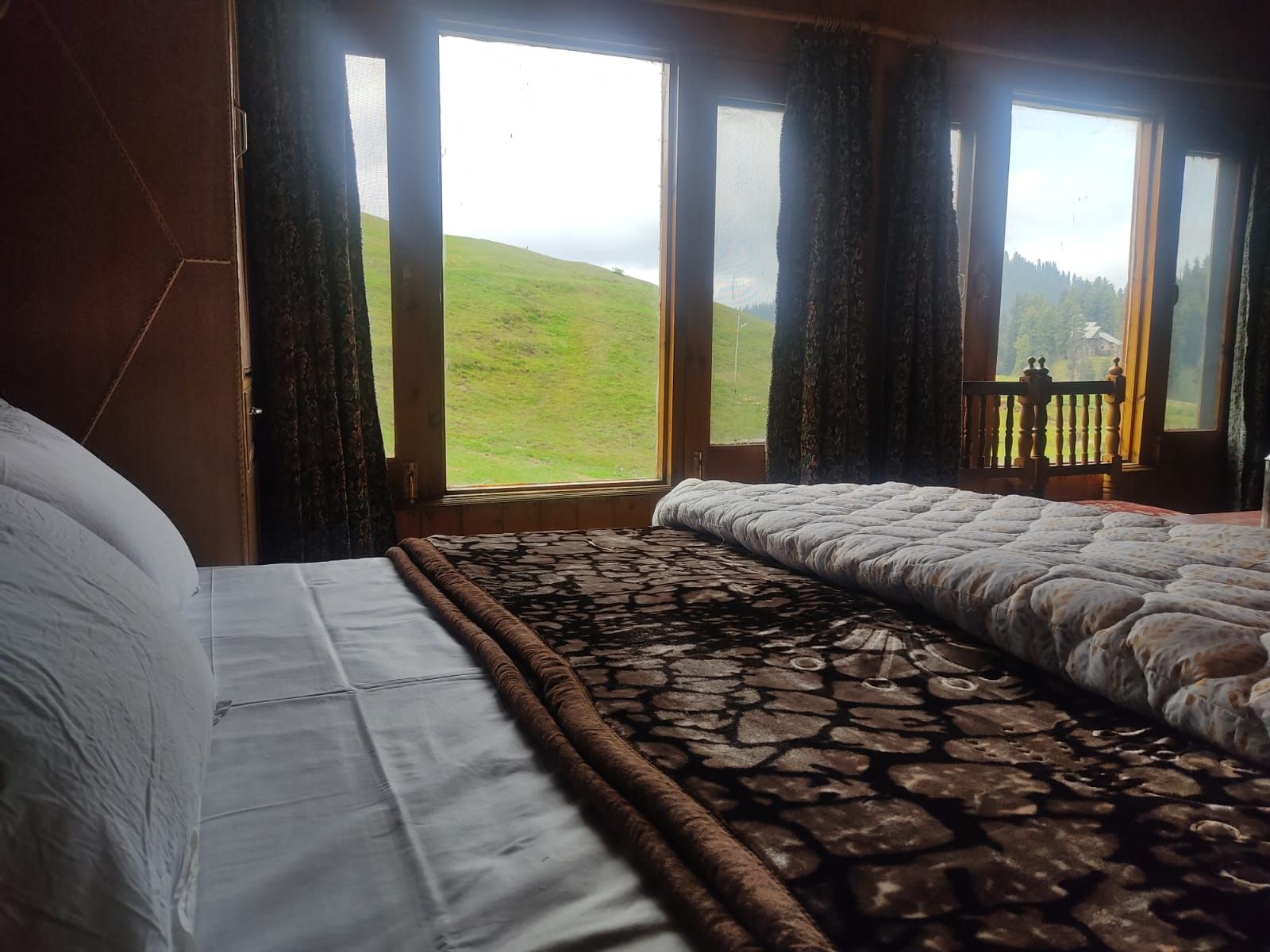Deluxe Double Bed Room  With Mountain View 