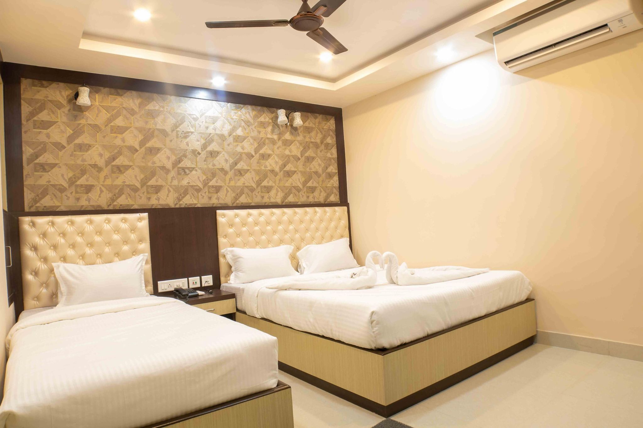 Jack Paul Residency  KING SUITE