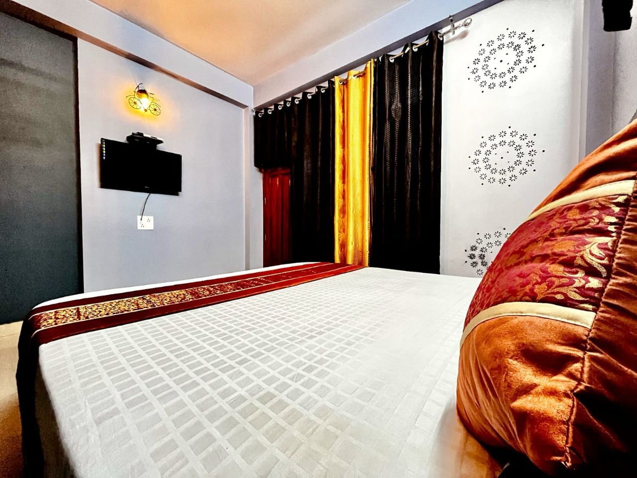 Nirvana Rooms Standard Double Bed Room 