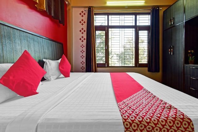 Deluxe Double Bed Room With Balcony Mountain View