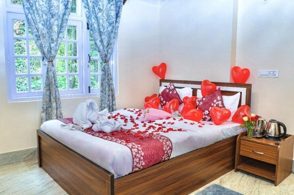 PINE CREST INN Deluxe Non Valley View Room