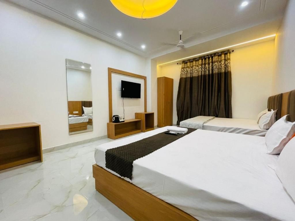 Family Four Bed AC with Window & Parking