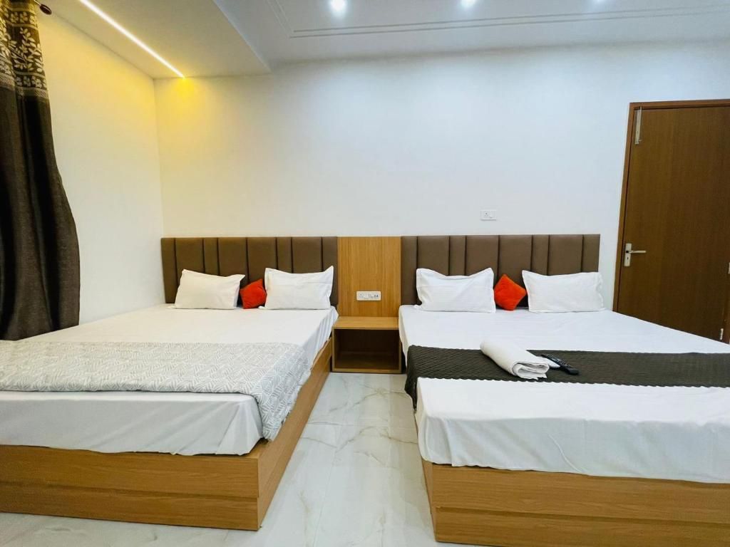 Family Four Bed AC with Window & Parking