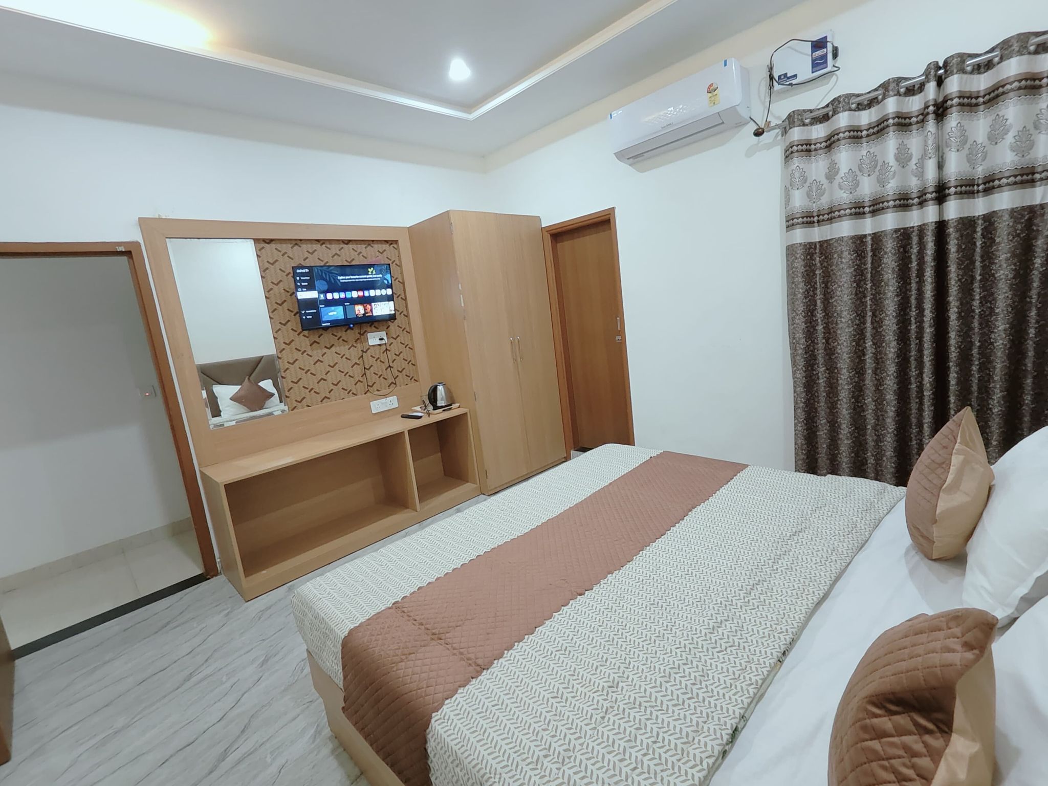 Super Deluxe AC Room with Window & Parking